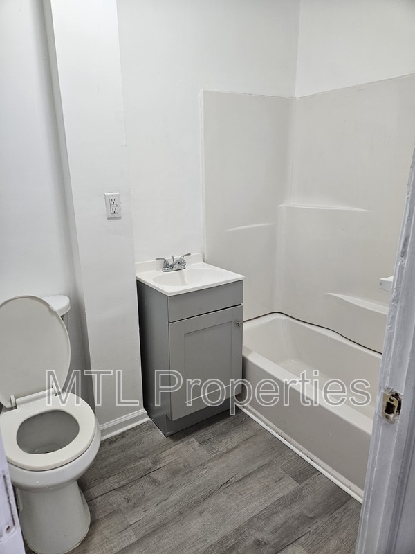 Building Photo - 209 Berry St