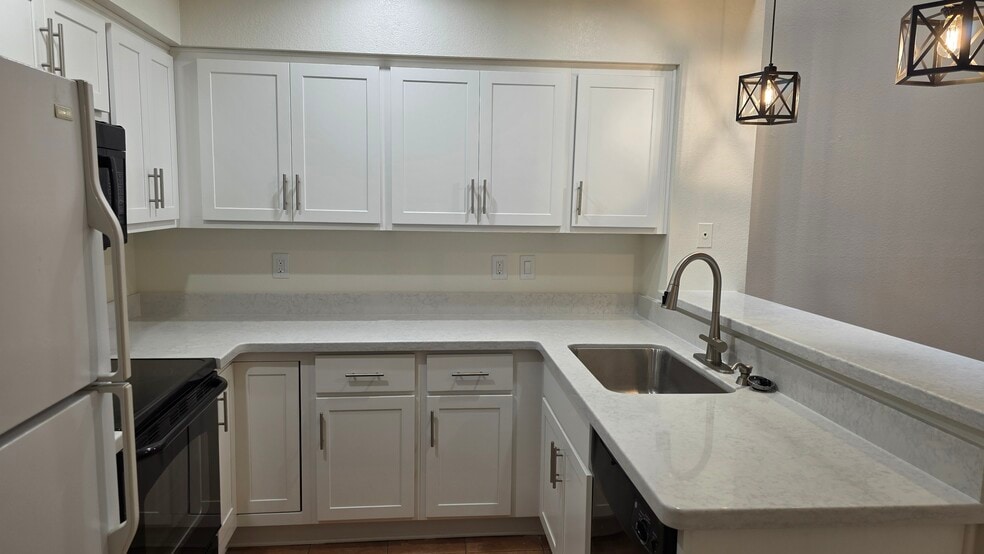 Building Photo - 1717 E Union Hills Dr