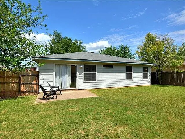 Building Photo - 133 Carolyns Way