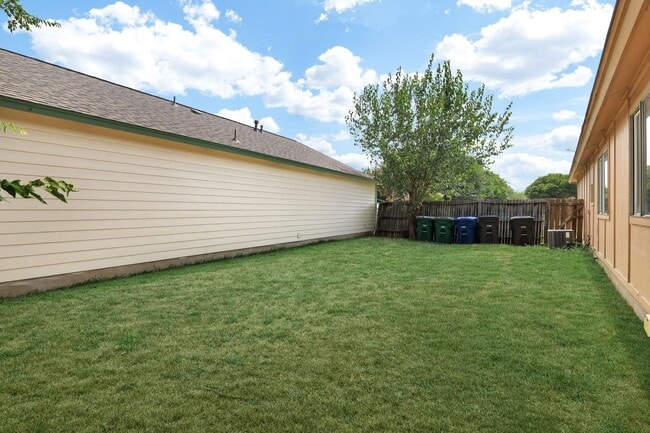 Building Photo - 7204 Hardesty