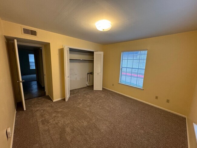 Building Photo - 3730 Fairfield Ave