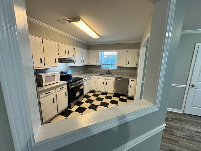 Building Photo - 3BR/2BA Home