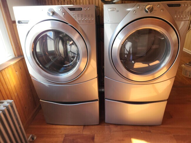 Washer \ Dryer - 321 Elm St