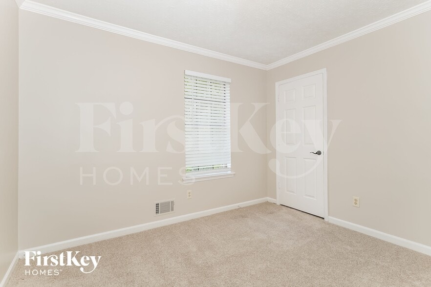 Building Photo - 1745 Tree Line Rd