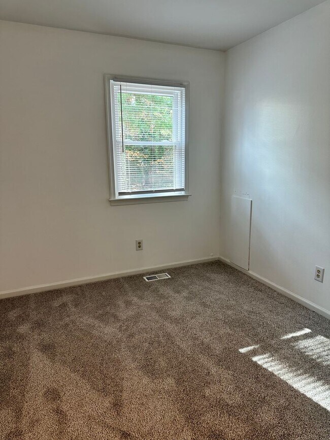 Building Photo - Single Family Home in Skimino Hills! Avail...
