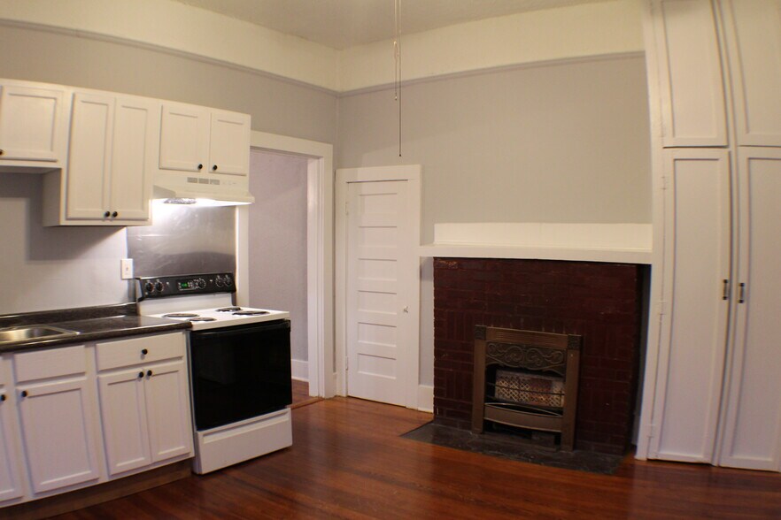 Building Photo - 909 N Congress St