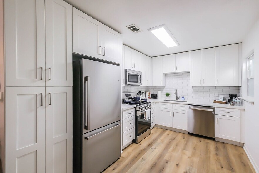 Building Photo - 6705 Lodge St