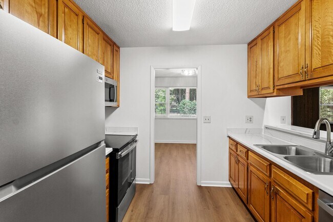 Building Photo - 3108 Briarwood Dr