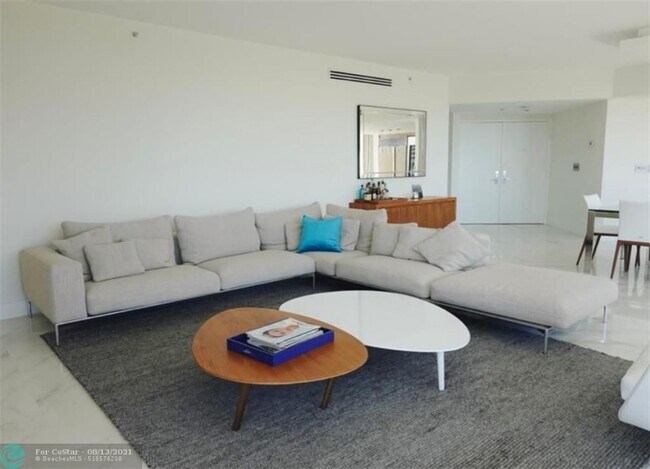 Building Photo - 9559 Collins Ave