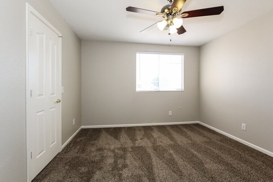 Building Photo - 8760 W Melinda Ln