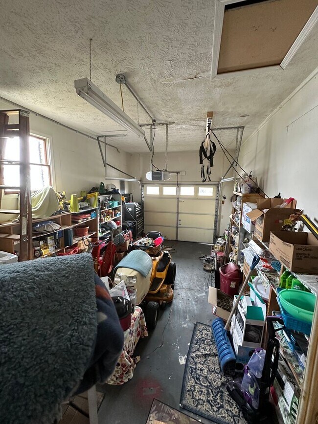 Building Photo - 4 Bed/2 Bath Brick Home - Church Hill TN