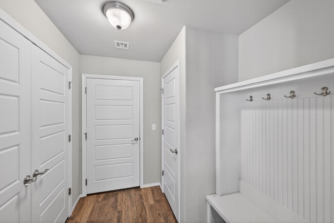 Building Photo - 4018 S 14th Pl