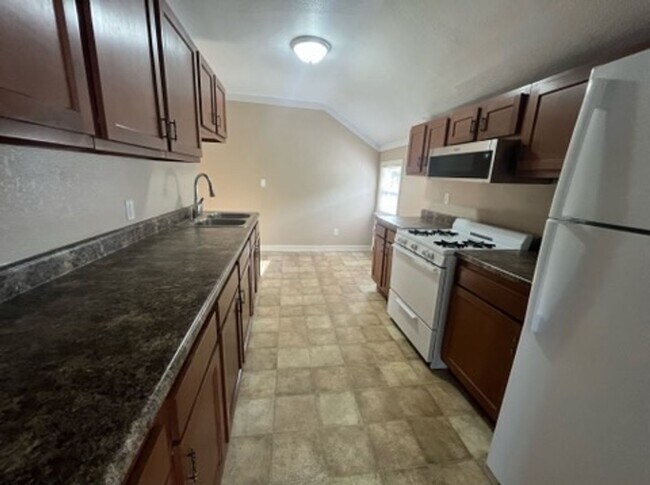 Building Photo - 118 W Creighton Ave