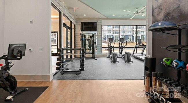 Building Photo - 2546 Perimeter Pointe Pkwy