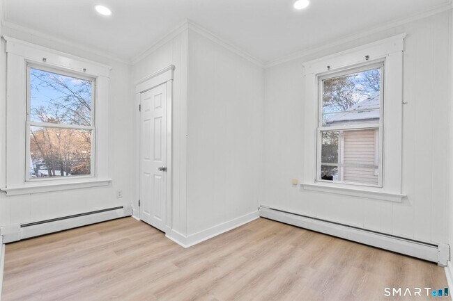 Building Photo - 141 Augur St