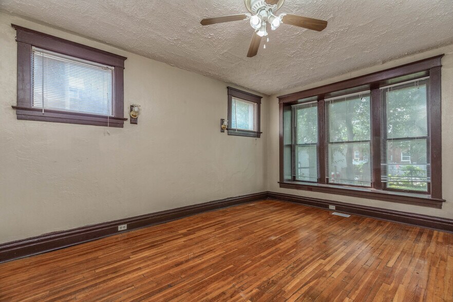 Building Photo - 3952 De Tonty St