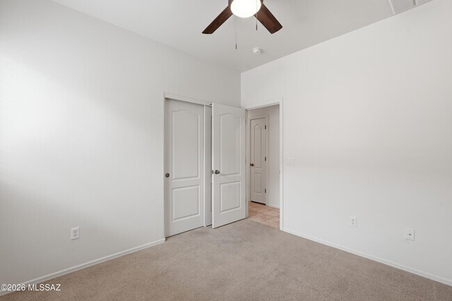 Building Photo - 584 N Highlands Grove Ln