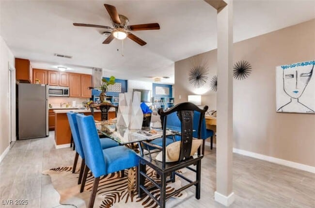 Building Photo - 4255 Hazelcrest Dr