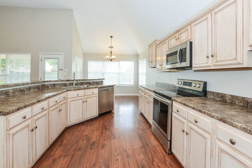 Building Photo - 1859 Winners Circle Cove