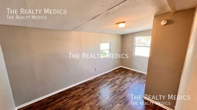 Building Photo - 854 Klondike Ave