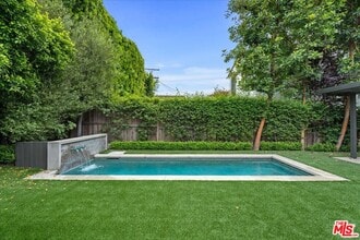 Building Photo - 626 N Las Palmas Ave