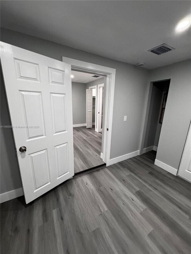 Building Photo - 3033 NW 32nd St