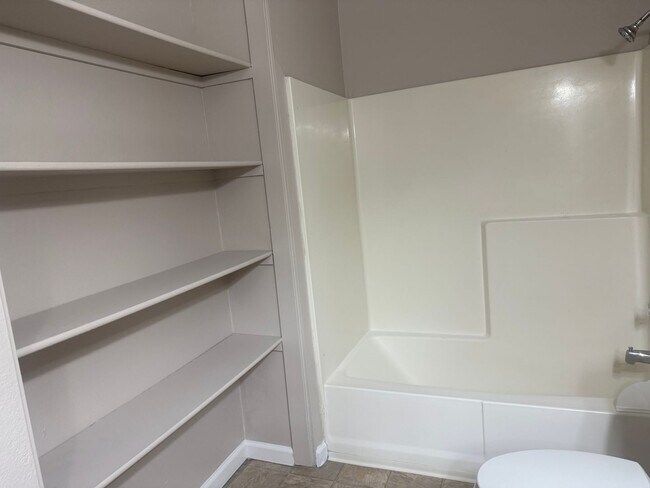 Building Photo - Remodeled South East Condo