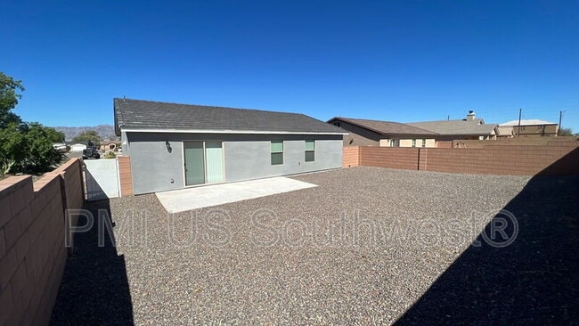 Building Photo - 5018 S Rosemary Dr