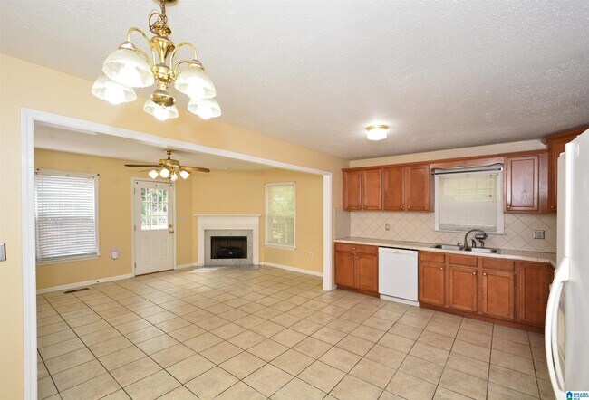 Building Photo - 1721 Maralyn Dr