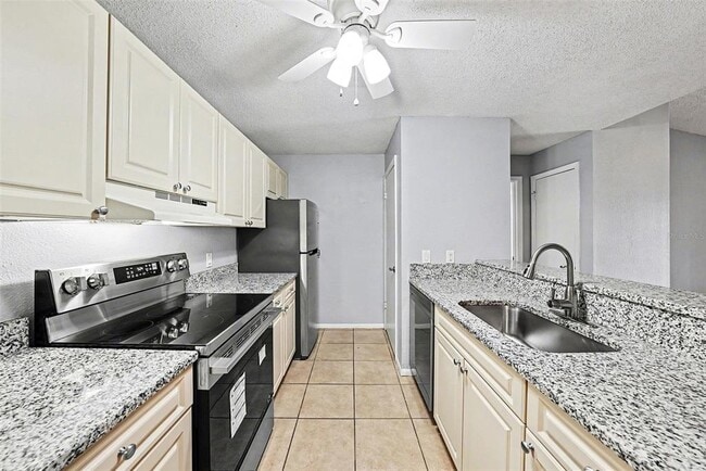 Building Photo - 9481 Highland Oak Dr