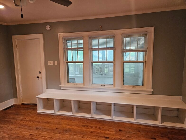 Building Photo - 1602 W University Ave