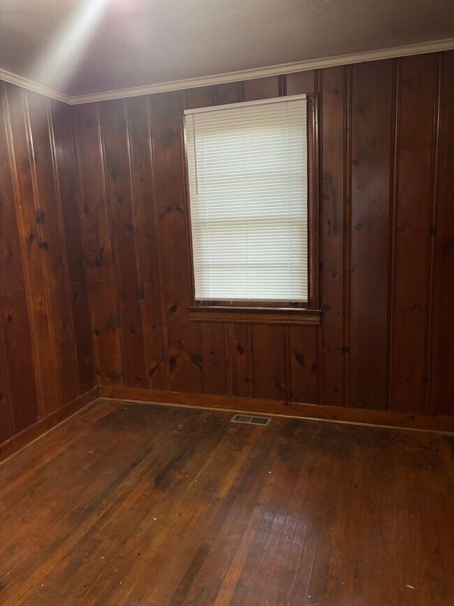 Building Photo - 221 Pleasant Ridge Ave