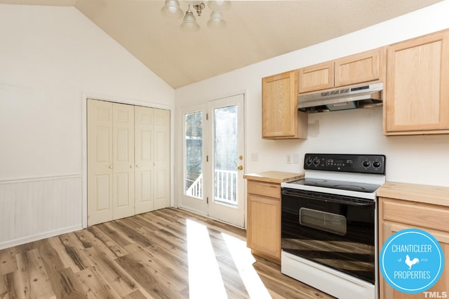 Building Photo - 326 Wilson St