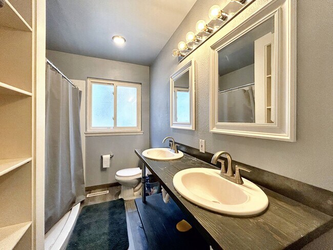 Building Photo - 3603 Windsor Ave