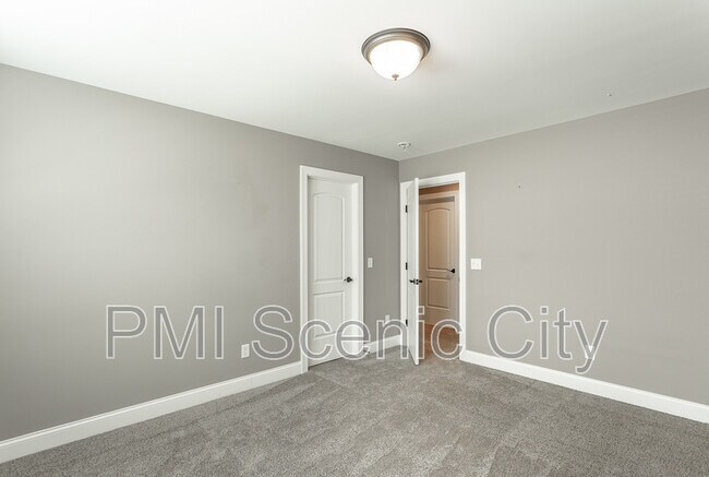Building Photo - 7725 Peppertree Dr