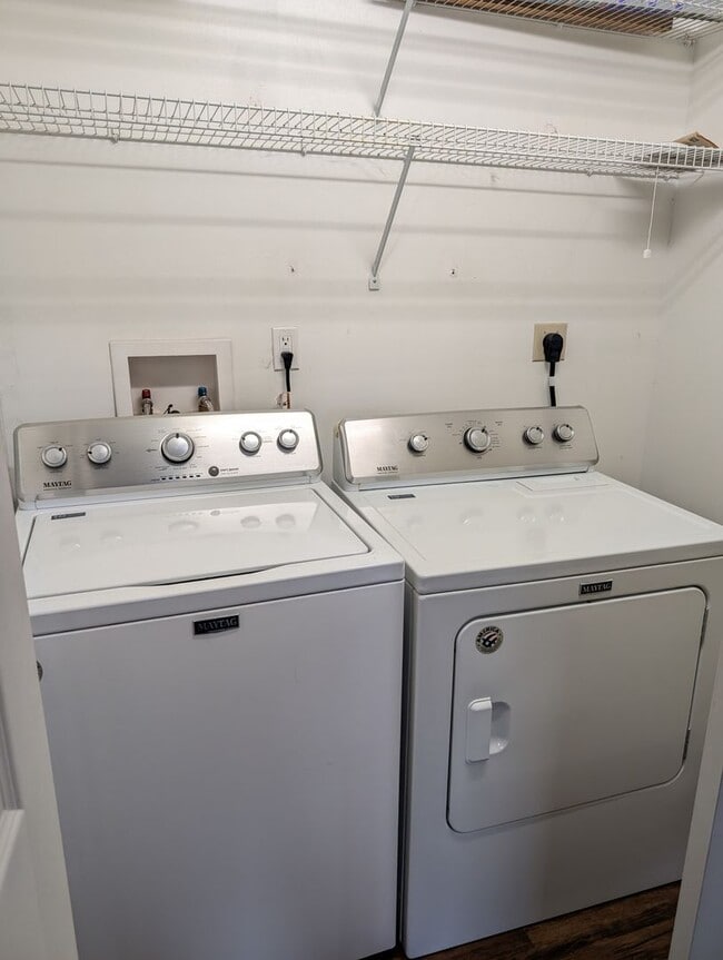 Building Photo - AVAILABLE SOON - 3 Bedroom / 2 Full Bath Home in Englewood!