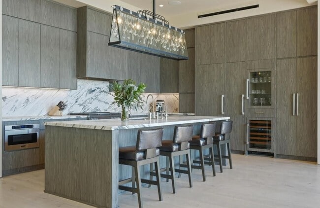 Building Photo - Luxury Coastal Escape w/ Resort-Style Amen...