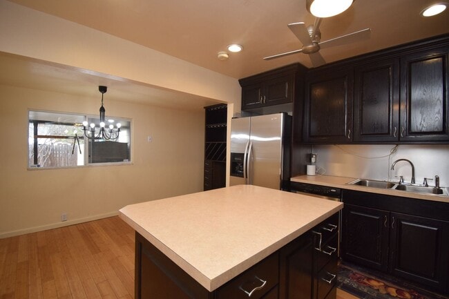 Building Photo - Bright Midvale 3 Bed – Near Fashion Place & Fort Union!!!