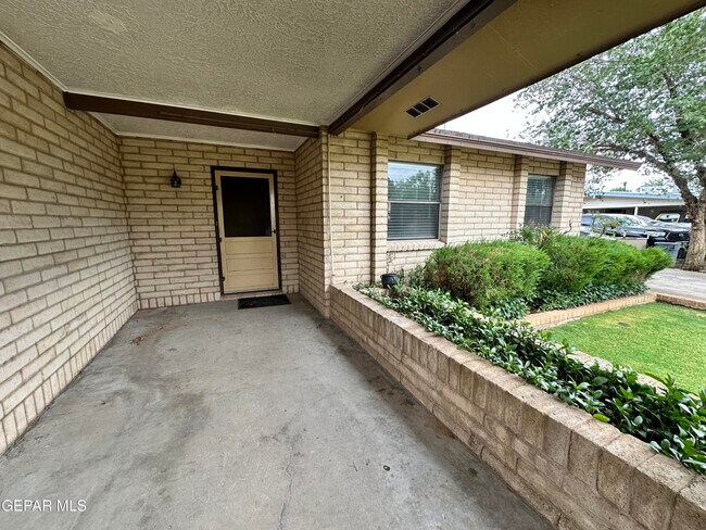 Building Photo - 815 Del Mar Dr