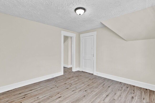 Building Photo - 253 Chatham St