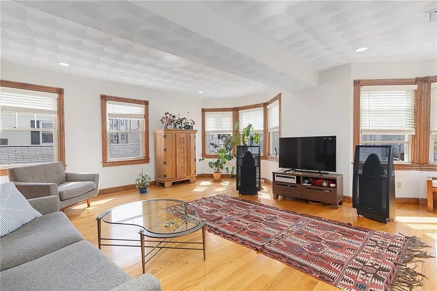 Building Photo - 18 Piedmont St