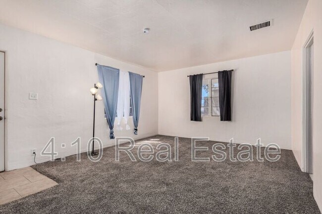 Building Photo - 208 W Glenrosa Ave