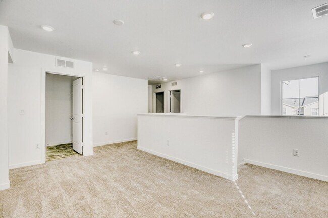 Building Photo - 3 Bedroom 3 Bath Home in Thornton Available Now!!