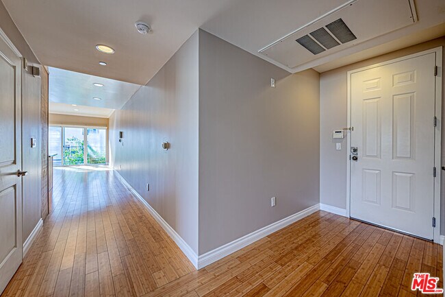 Building Photo - 3061 W 12th Pl