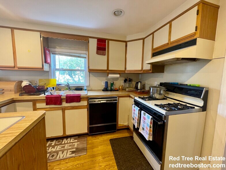 Building Photo - 83 Lexington St