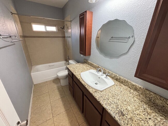 Building Photo - Stunning 3Bed/2Bath/2Car 1st Floor Condo with Private Yard, and Luxurious Amenities! $300 Off Mov...