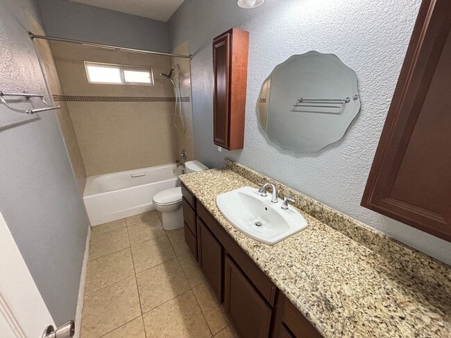 Building Photo - Stunning 3Bed/2Bath/2Car 1st Floor Condo with Private Yard, and Luxurious Amenities!