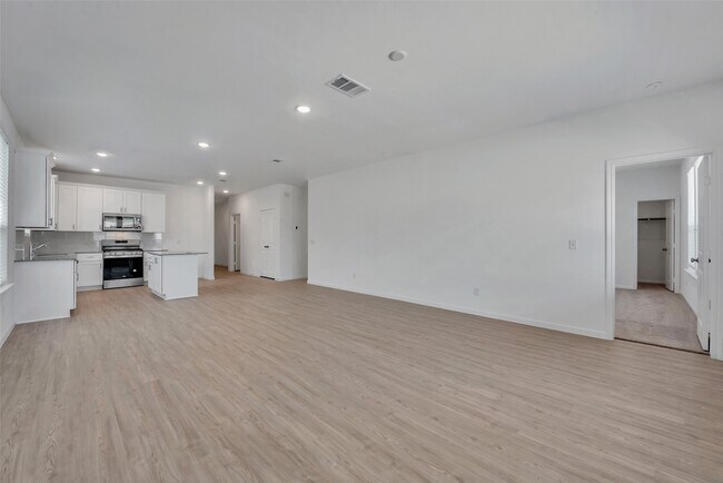 Building Photo - 339 Lippizan Dr