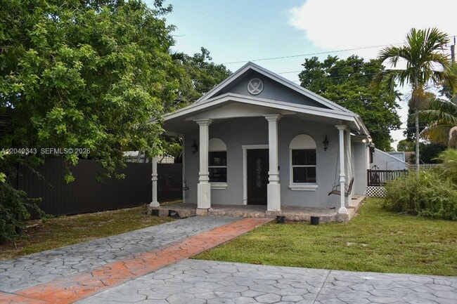 Building Photo - 2218 Harding St