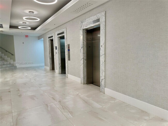 Building Photo - 3001 S Ocean Dr